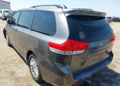 2011 Toyota Sienna Xle V6 z USA, uszkodzony, nr VIN 5TDYK3DCXBS143010
